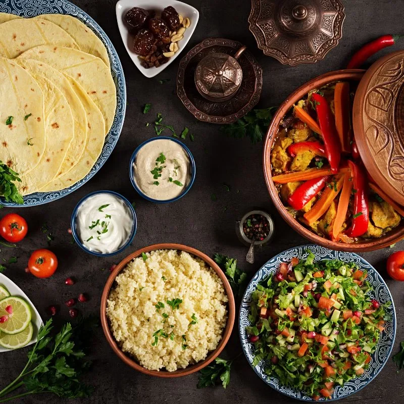 Cuisine maghrébine: traditions saisonnières et saveurs familiales